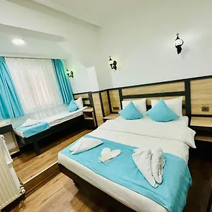 Hotel La Maison Bleue